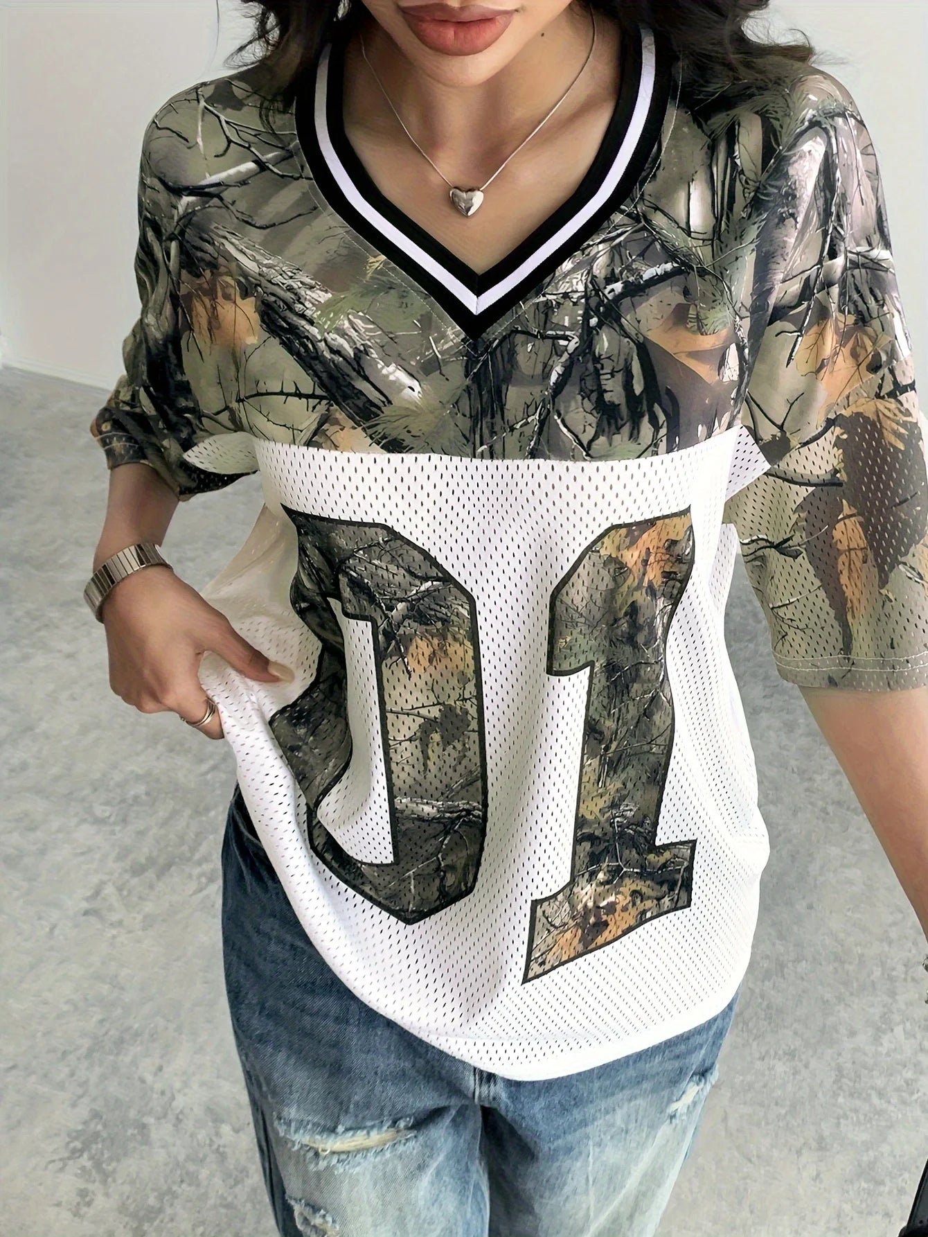 Summer Women's V-Neck Camouflage Letter Print Sport Quick-Drying T-Shirt, Breathable Mesh Loose Short-Sleeved Shoulder Top