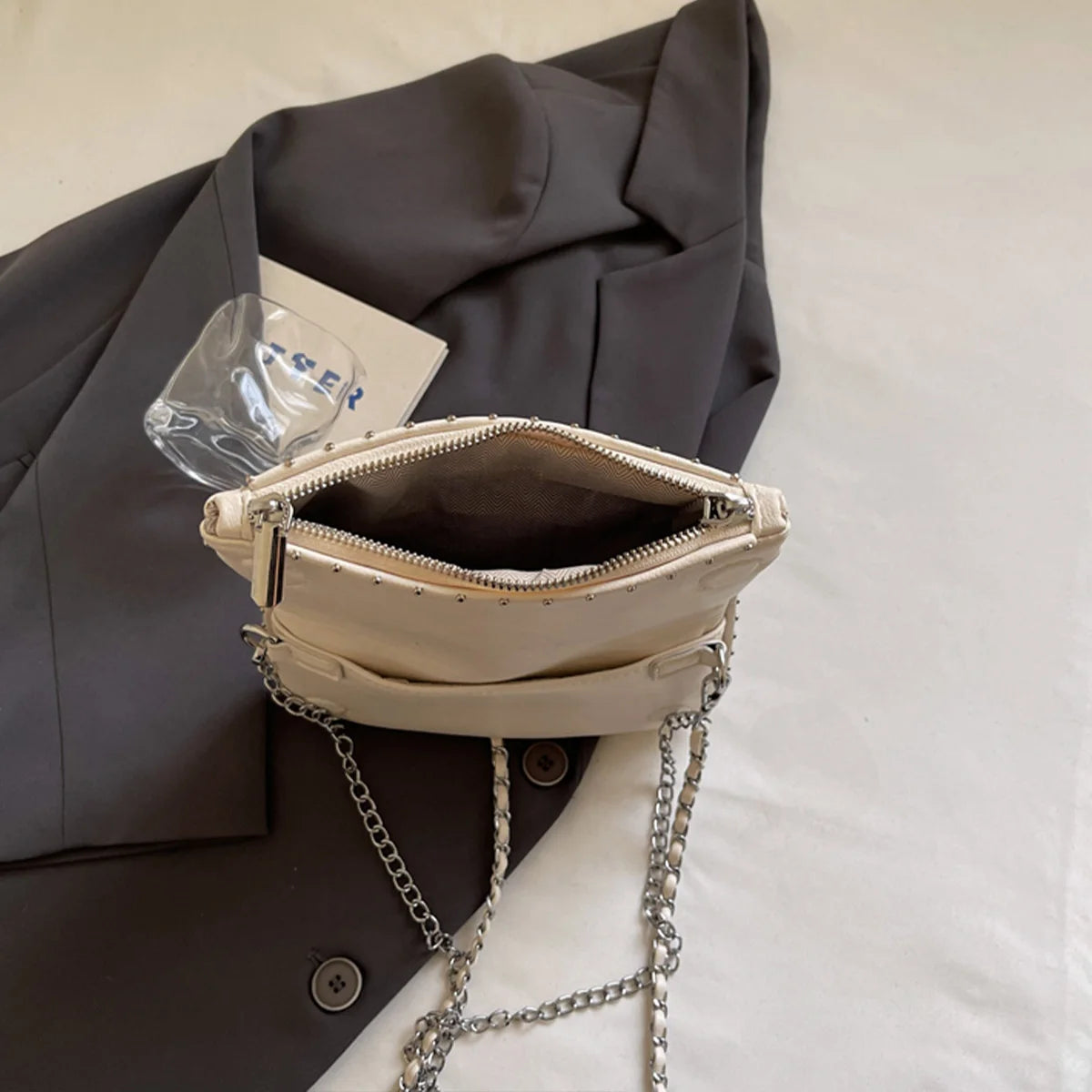 Luxury Crossbody Bag Solid Color PU Wing Logo Design Lightweight Magnetic Adjustable Chain Strap Handbag for Travel Commute