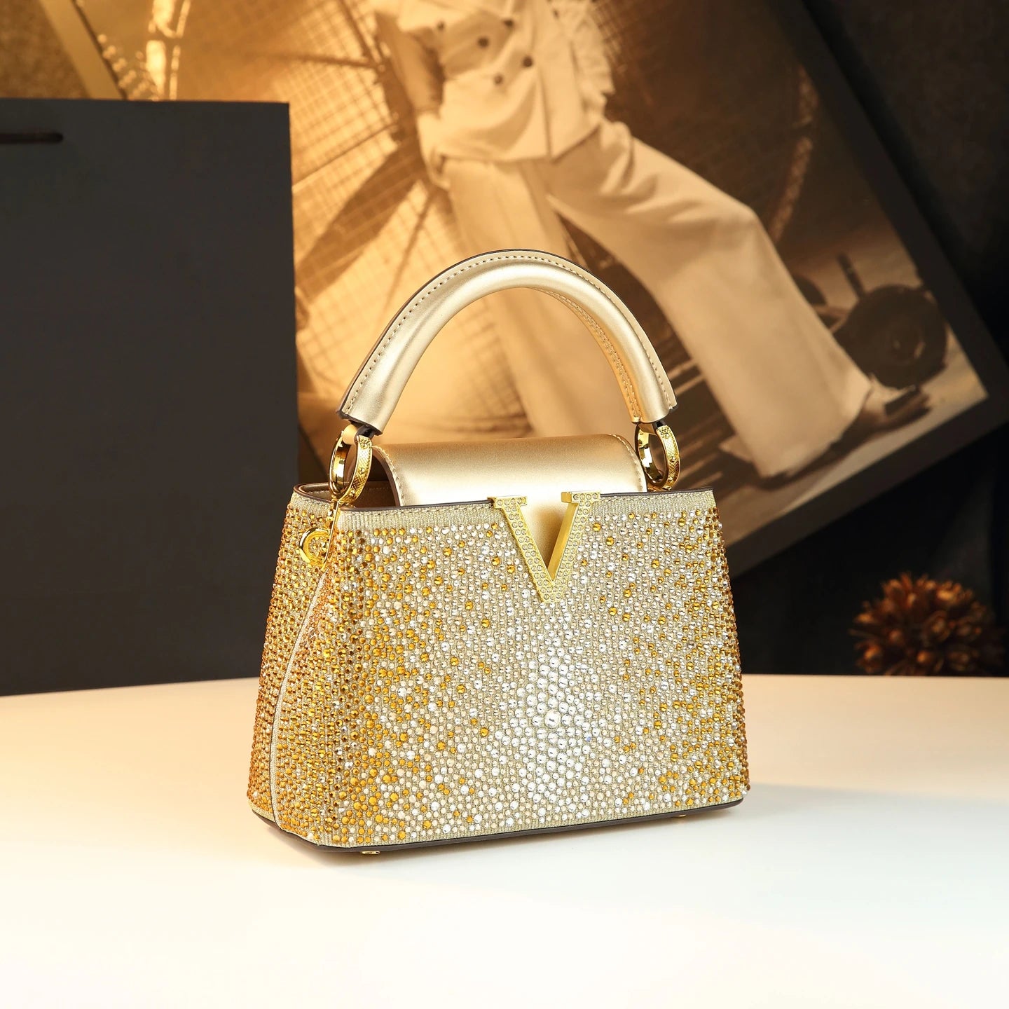 Luxury Fashion Diamonds Women's Handbags 2025 New V Letter Small Shoulder Crossbody Bag Genuine Leather Messenger Shell Bags