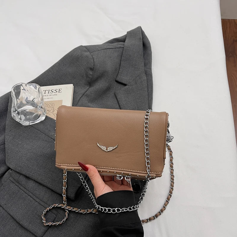 Luxury Crossbody Bag Solid Color PU Wing Logo Design Lightweight Magnetic Adjustable Chain Strap Handbag for Travel Commute